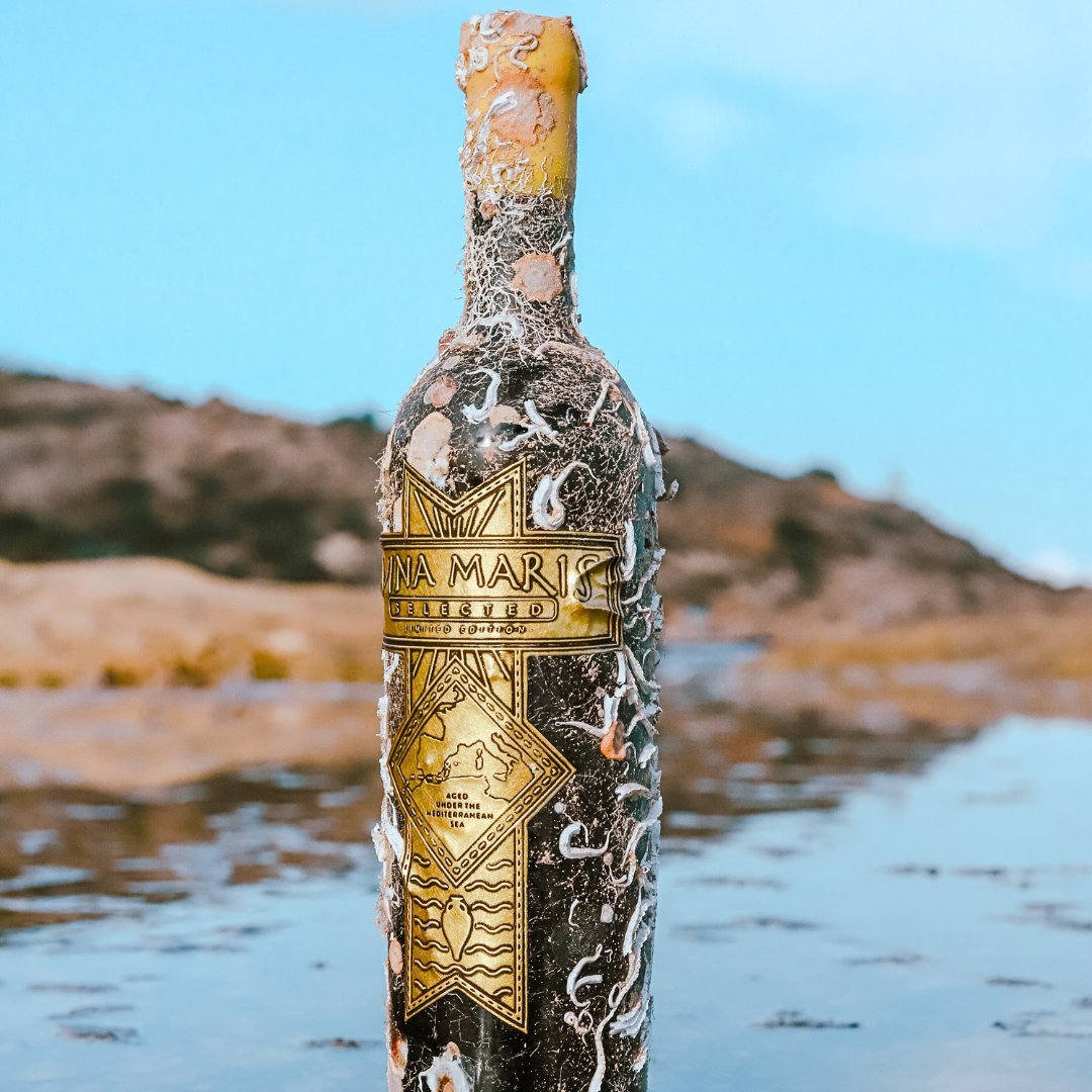 Vinow_App's tweet photo. Pues este te va a encantar. 😍

Este vino tan singular es un Coupage de #Verdejo y #SauvignonBlanc con crianza en botella en el fondo del mar, a 40 metros de profundidad en el Mediterráneo. 🌊

Sí, así es el Vina Maris Blanco de ‌@BodegasCarchelo que tendremos pronto en #Vinow. https://t.co/bSo3DXJCho