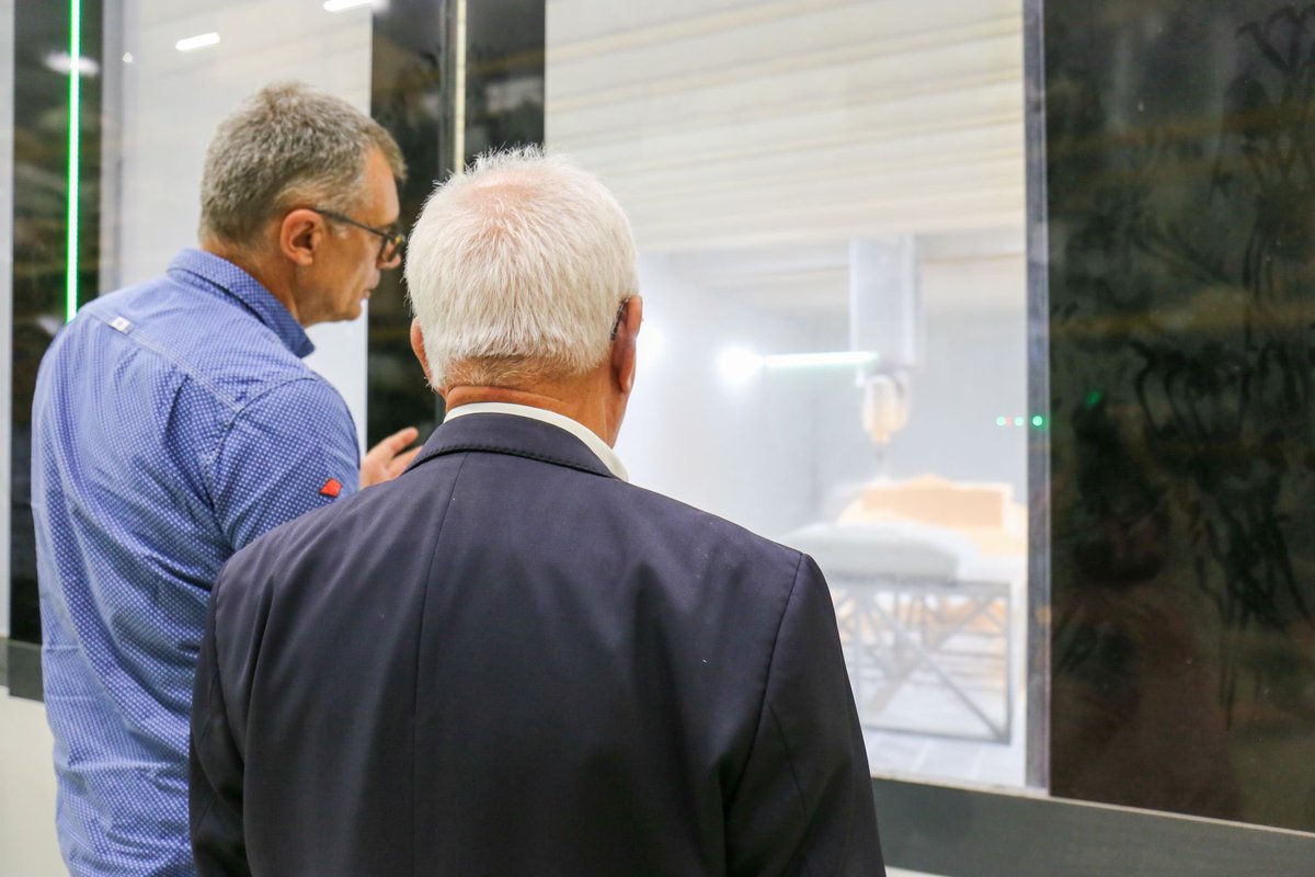 JeanLeonetti's tweet photo. En visite chez #L2Concept & #FactoryUnit pour échanger sur la mobilité de demain en découvrant des prototypes et concept cars.
Sophia Antipolis est une terre fertile pour le véhicule intelligent et le succès de cette entreprise se bâtit grâce au savoir-faire de l'écosystème local https://t.co/YLNrGWxeg2