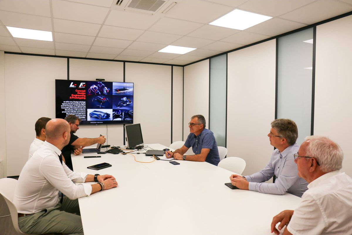 JeanLeonetti's tweet photo. En visite chez #L2Concept & #FactoryUnit pour échanger sur la mobilité de demain en découvrant des prototypes et concept cars.
Sophia Antipolis est une terre fertile pour le véhicule intelligent et le succès de cette entreprise se bâtit grâce au savoir-faire de l'écosystème local https://t.co/YLNrGWxeg2