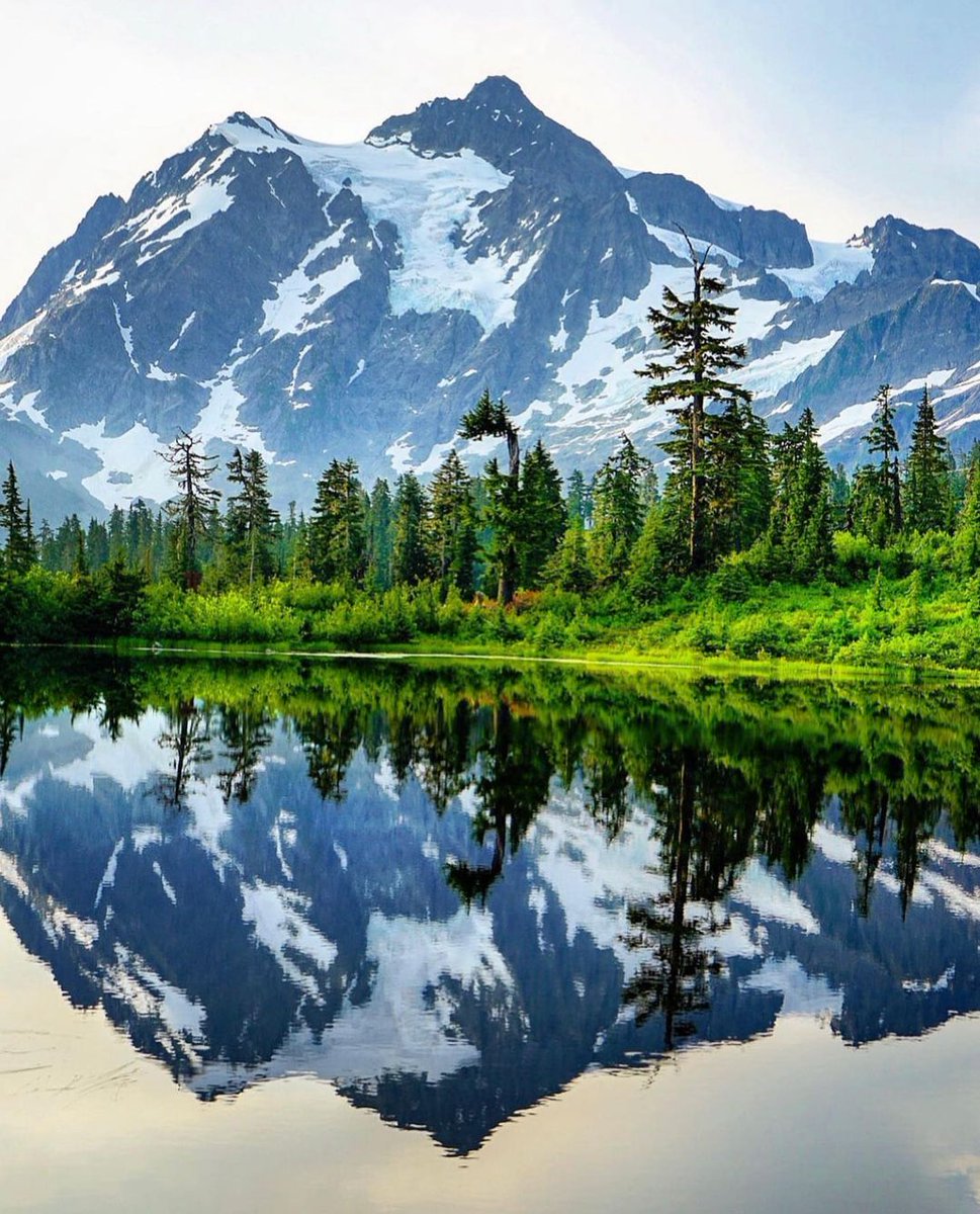 Location: Picture Lake, Washington
.
.
.
.
#cascadiaexplored #pnw #nw #northwest #cascadia #alpinelakes #travelwashington #mountains #mountainlife #explorewa #washingtonstate #pnwlife #pnwwonderland .