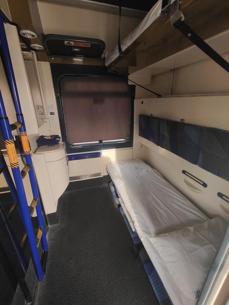 lyates_ly's tweet photo. First time on a #MávStart #sleepertrain between Split and Budapest. 15hrs 40m. 
Starting at Split we boarded the train... https://t.co/IAGWDw48s1