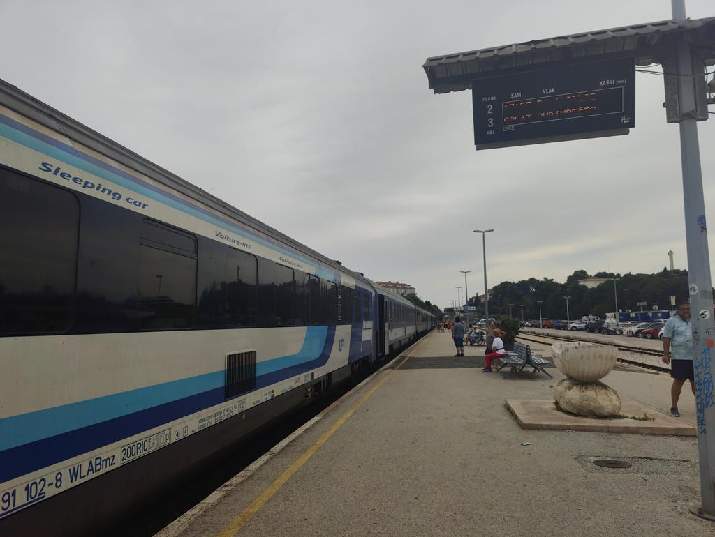 lyates_ly's tweet photo. First time on a #MávStart #sleepertrain between Split and Budapest. 15hrs 40m. 
Starting at Split we boarded the train... https://t.co/IAGWDw48s1
