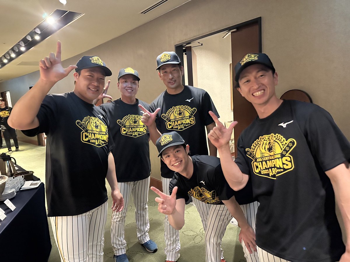 TigersDreamlink's tweet photo. 優勝の歓喜の様子をお届けします⑥！
共同記者会見に臨むメンバーです！

#阪神タイガース
#優勝 
#JERAセリーグ
#ARE https://t.co/mGtL30AZTJ