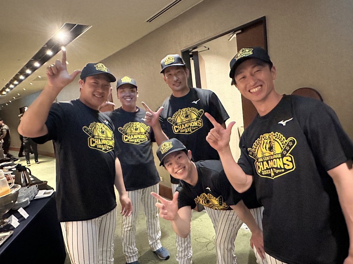 TigersDreamlink's tweet photo. 優勝の歓喜の様子をお届けします⑥！
共同記者会見に臨むメンバーです！

#阪神タイガース
#優勝 
#JERAセリーグ
#ARE https://t.co/mGtL30AZTJ
