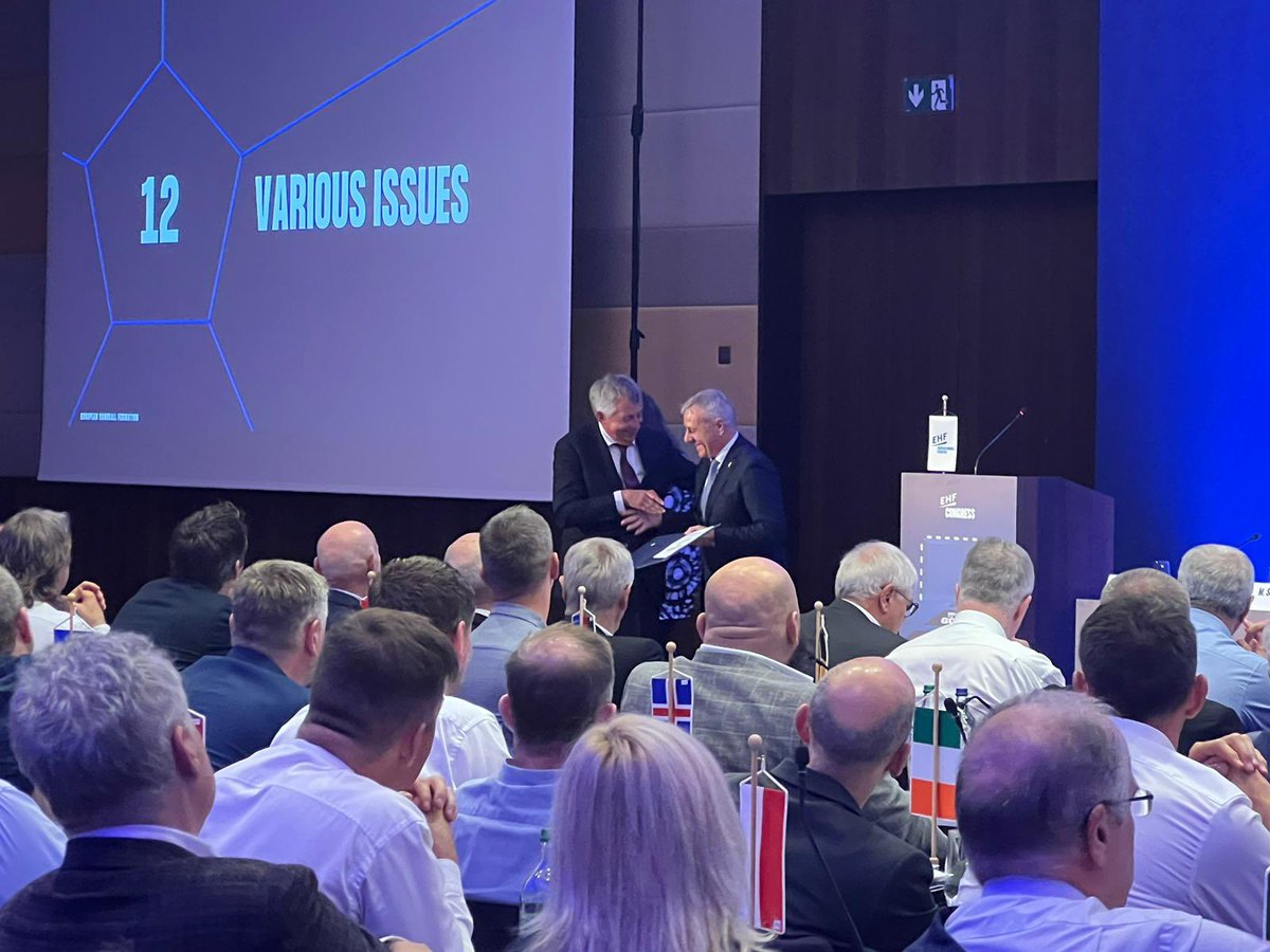 😍 La <a href="/HomeofHandball/">EHF Home of Handball</a> otorga a la <a href="/RFEBalonmano/">RFEBalonmano</a> el premio de 𝐌𝐞𝐣𝐨𝐫 𝐅𝐞𝐝𝐞𝐫𝐚𝐜𝐢𝐨́𝐧 𝐍𝐚𝐜𝐢𝐨𝐧𝐚𝐥 de #BalonmanoPlaya en 2021 y 2022

🏆 Los éxitos cosechados por las #GuerrerasArena e #HispanosArena🇪🇸 nos han consolidado en la élite mundial en los últimos años 👏🏼