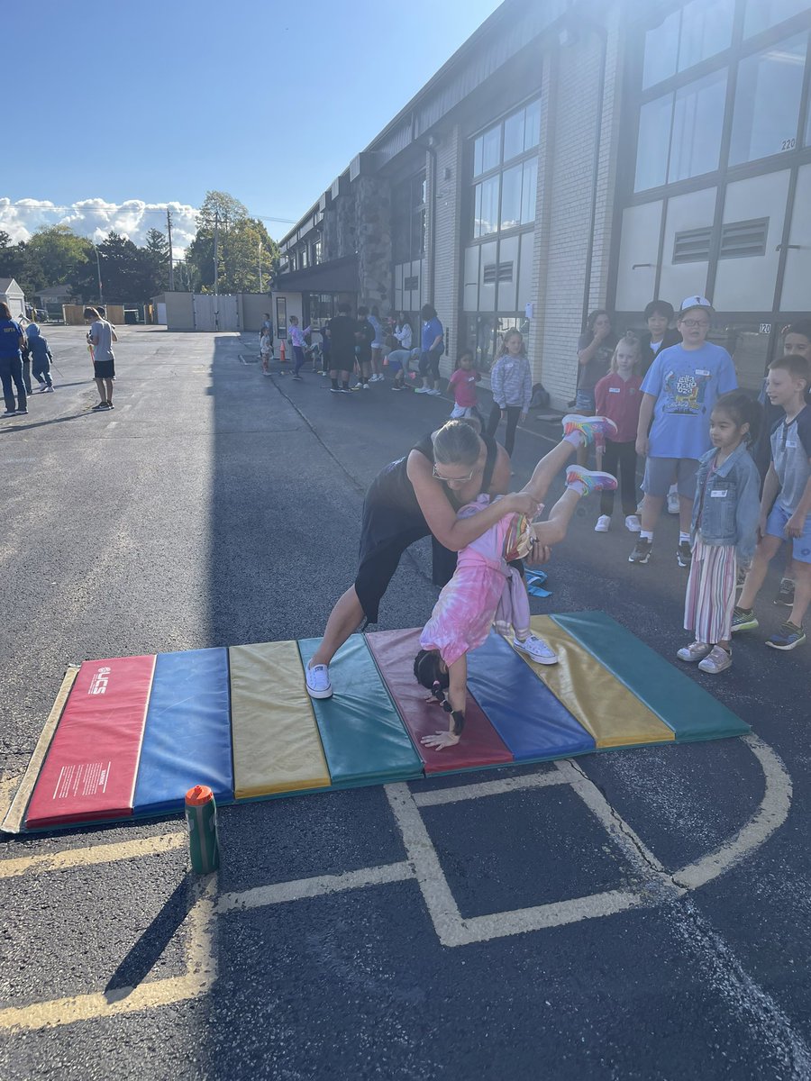 MrsMKula's tweet photo. Ta Da! Cirque Amongus Day at Pennoyer!! #pennoyerpride https://t.co/bgoeHFtqMR