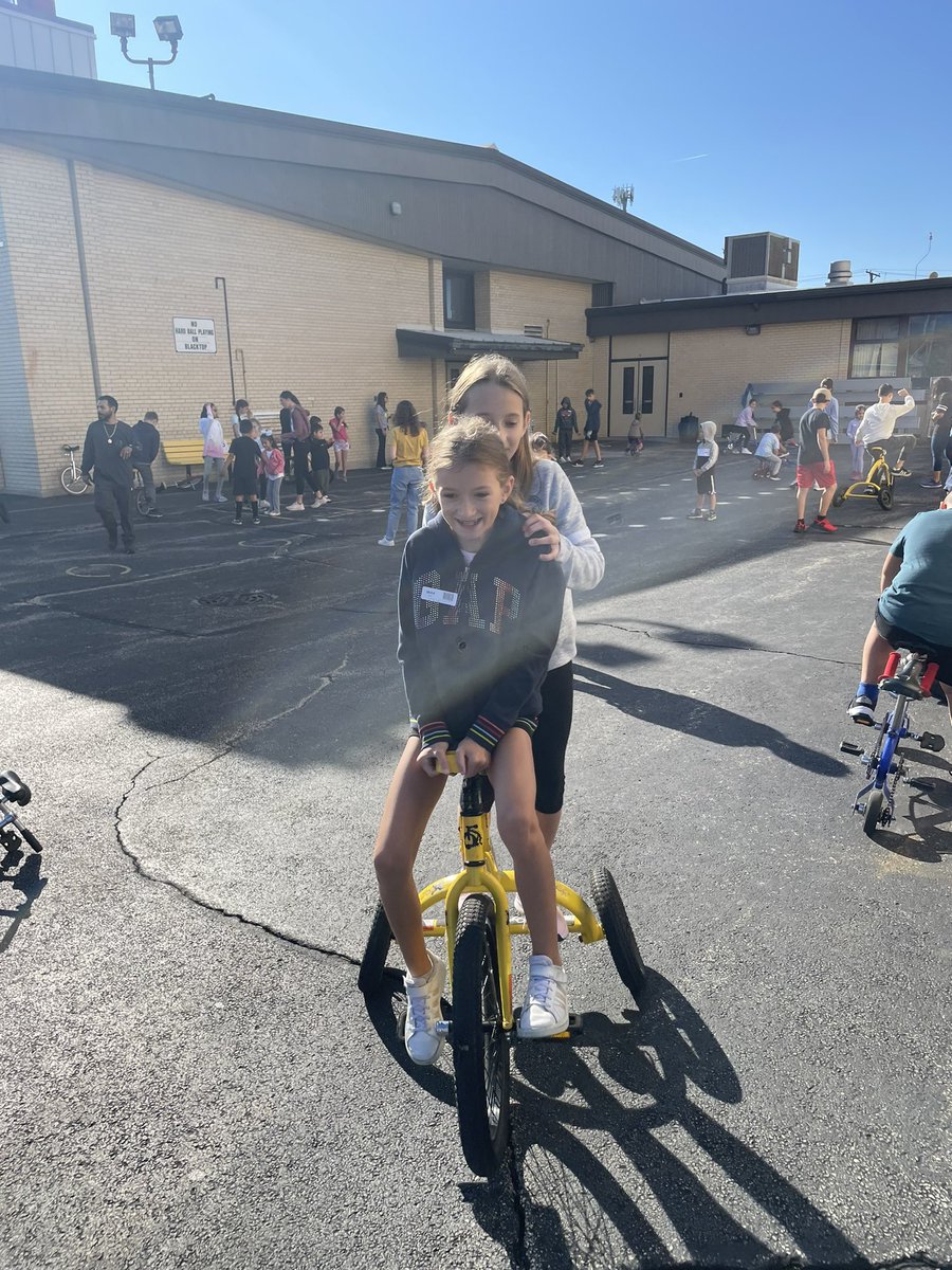 MrsMKula's tweet photo. Ta Da! Cirque Amongus Day at Pennoyer!! #pennoyerpride https://t.co/bgoeHFtqMR