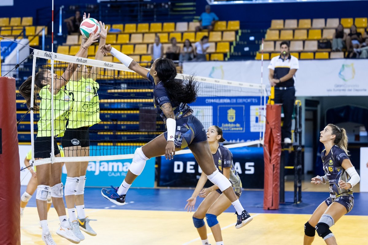 CVSayreMayserGC's tweet photo. ☝ Debutamos en el Torneo Internacional Sayre @CCLaBallena con una derrota (2-3) frente al @JAVOLIMPICO (22-25, 25-17, 20-25, 25-21, 5-15).
🔛 A pesar de la derrota, nos quedamos con muy buenas sensaciones
#UnClubConGarra #GranCanaria #CCLaBallena #CentroInsulardeDeportes https://t.co/s9O4FTPYL6