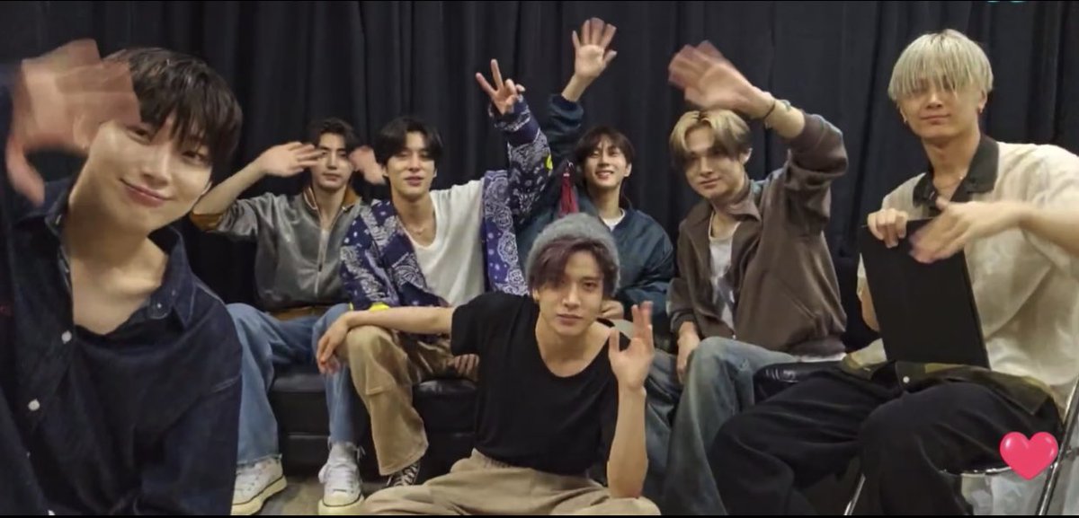 달 tweet media