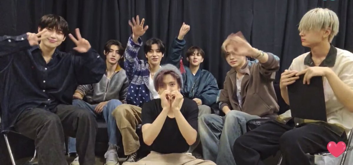 달 tweet media