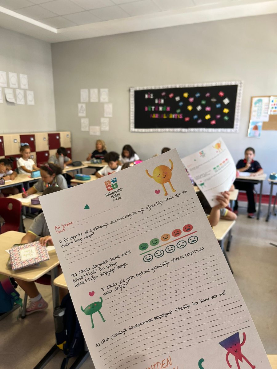İlkokul Okul Psikolojik Danışmanımız tarafından 3.sınıflarımızda “Rehber Öğretmenimle 10 soru 10 cevap” etkinliği uygulandı. Bu etkinlik ile öğrencilerimizin rehberlik servisi ile ilgili olan doğru ve yanlışları konuşuldu, hatırlatmalar yapıldı 💙❤️ 

#bahçeşehirkoleji
