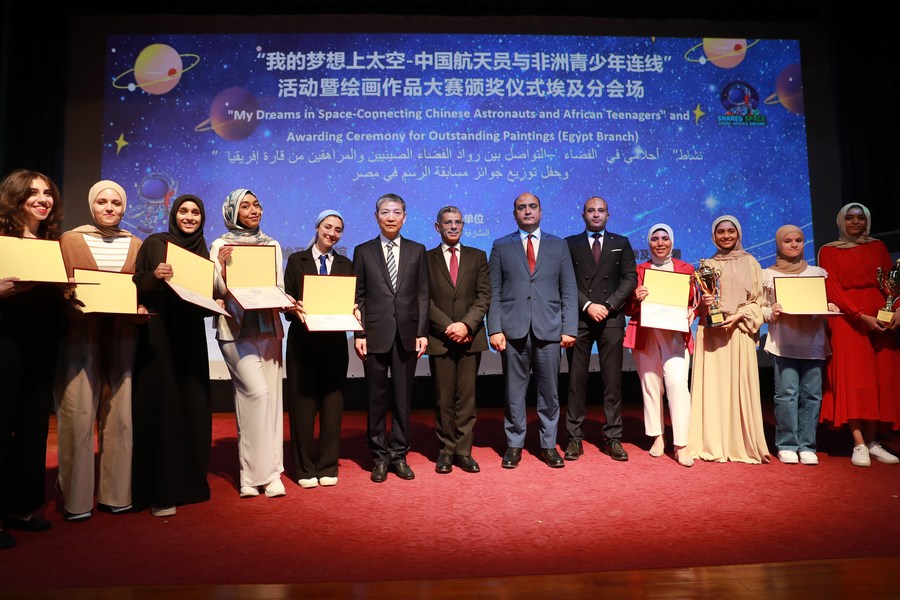 Rawda Ahmed Ali Al-Shawadfy, an 18-year-old Egyptian girl who loves painting, has never imagined that one of her works could one day be showcased inside China's Tiangong Space Station. Read more: xhtxs.cn/L4D #ChinaAndMideast