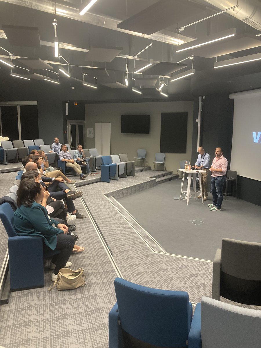 villageCASophia's tweet photo. Pitchs startups Dare &amp; Drink et @moabi_com devant la délégation italienne du groupe crédit agricole 🎯 

Cc @MistralGin https://t.co/TF99y9cXcq
