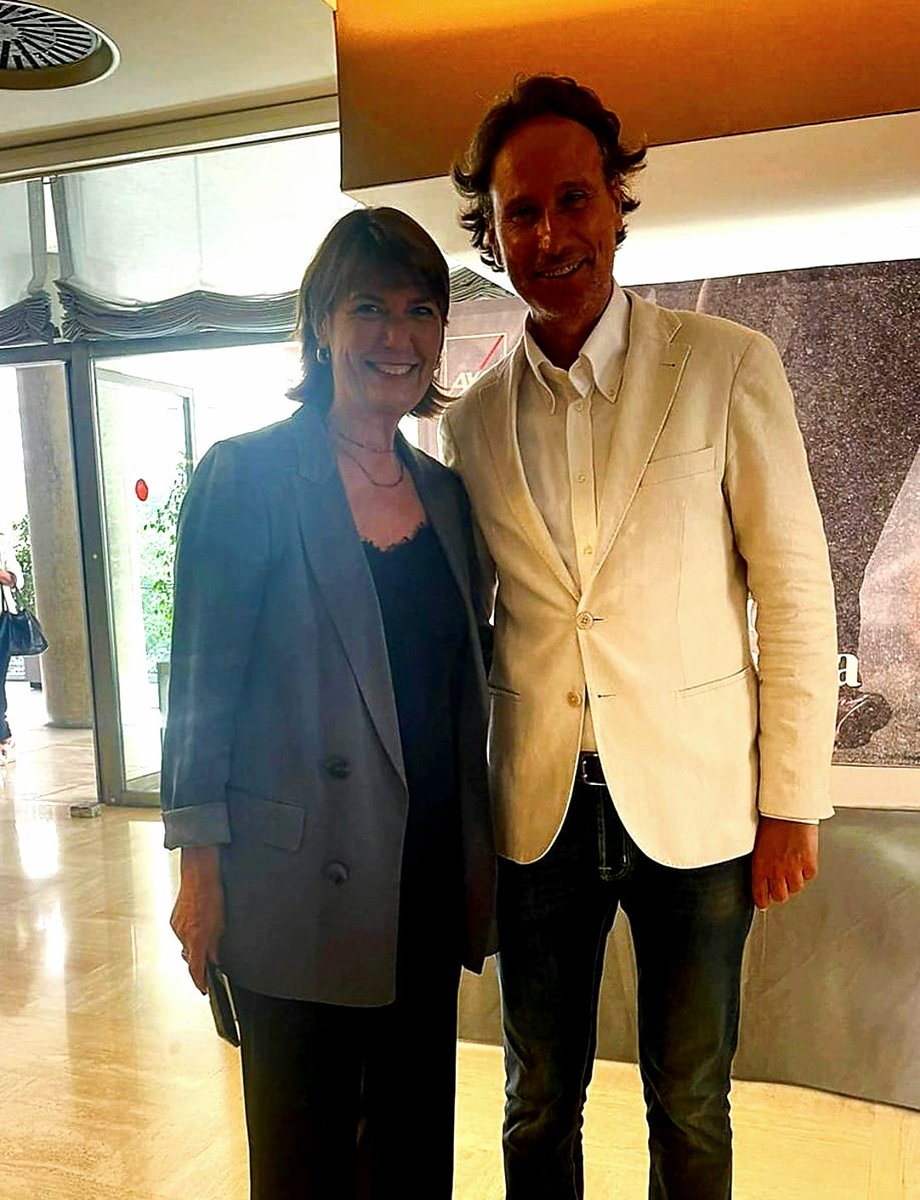 Gran sesion la de hoy en Cataluña!!!
AXA y GACM / 1+1=3
Mensajes claros y concisos.
Y para finalizar: Victor Küppers !!!!
💪💪💪💪💪💪💪💪