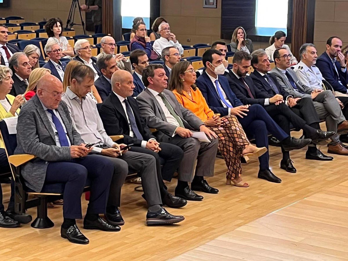 🗓️ Apertura del Curso Económico de Castilla y León organizado por <a href="/cam_valladolid/">Cámara de Valladolid</a> y <a href="/feriavalladolid/">Feria de Valladolid</a>.

➡️ Los diputados <a href="/DavidEsteban_R/">David Esteban Rguez.</a> y <a href="/robertomigallon/">Roberto Migallón</a> asisten al acto inaugural.

🗣️ El responsable de Inteligencia Artificial de <a href="/Telefonica/">Telefónica</a> <a href="/vrbenjamins/">Richard Benjamins</a> imparte la conferencia.