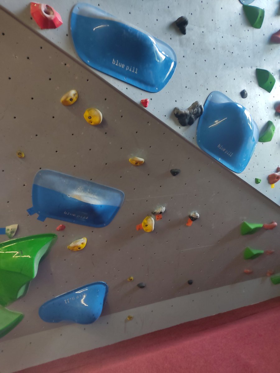 kletterphysio's tweet image. #dynos ....not my favorite🙈.... but since i sincerly believe i can only get better at it if i work on it....  i get better on dynos... simple but true😜
So don&apos; t avoid the techniques you&apos;re not good at....
#climbing #training #physio #klettern