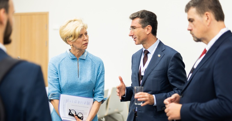 EUScienceInnov's tweet photo. Meeting in Riga🇱🇻 between @lemaitre_eu, @andacaksa and Raimund Lapiņš during the 2nd #EnhancedDialogueEU to discuss:
- Participation in #HorizonEU
- Research careers
- R&I reforms
He also promoted participation in Horizon and discussed R&I matters with rectors. Learn more 👇