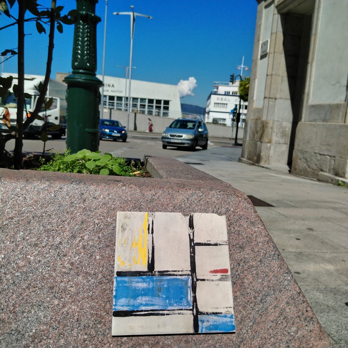 A Mondrian tile

#streetArt
#urbanPhotography
#streetPhotography