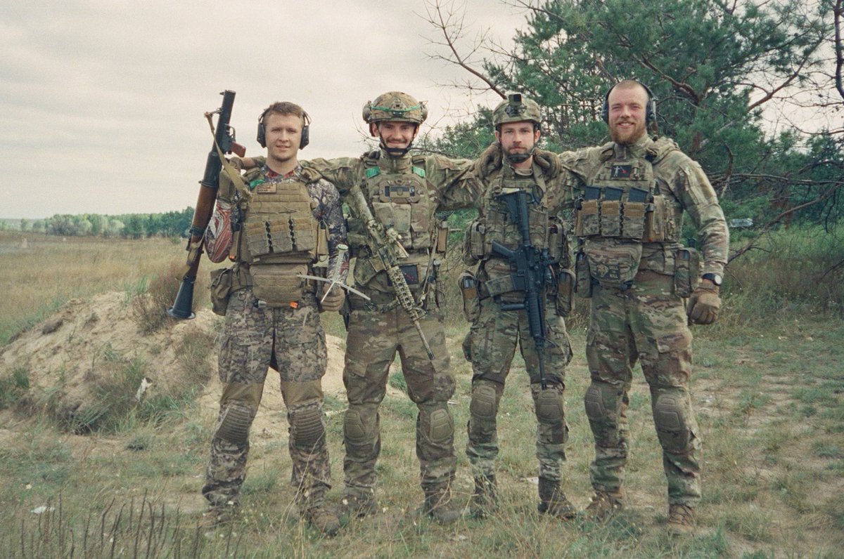 black_offset's tweet photo. мої рібята — єдине хороше, що сталося зі мною на цій війні https://t.co/v5gA4Y5U2t
