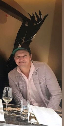 rennerland's tweet photo. When John Russo takes the photo ( first pic ) and uses his lighting and filters you can see the difference.
"We are the light that illuminates us"
#jeremyrenner #johnrussophoto
John Russo takes Jeremy Renner's best photos. Better than Sarah, Randall, Ace, & Emerson https://t.co/23JO3SfYJH
