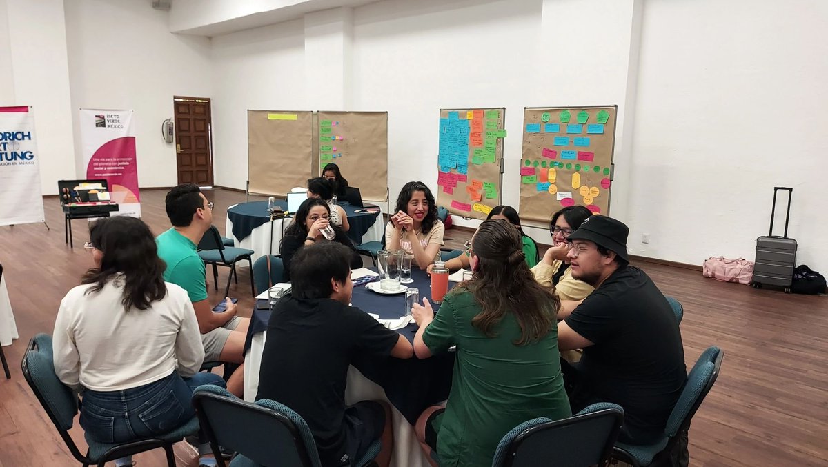 FESMEX's tweet photo. 🌿 El fin de semana pasado organizamos un encuentro en Morelos con juventudes de todo el país para trazar una ruta hacia un futuro más sostenible con el #PactoSocioambientalMX 🧵 https://t.co/jNNBi6sUK5