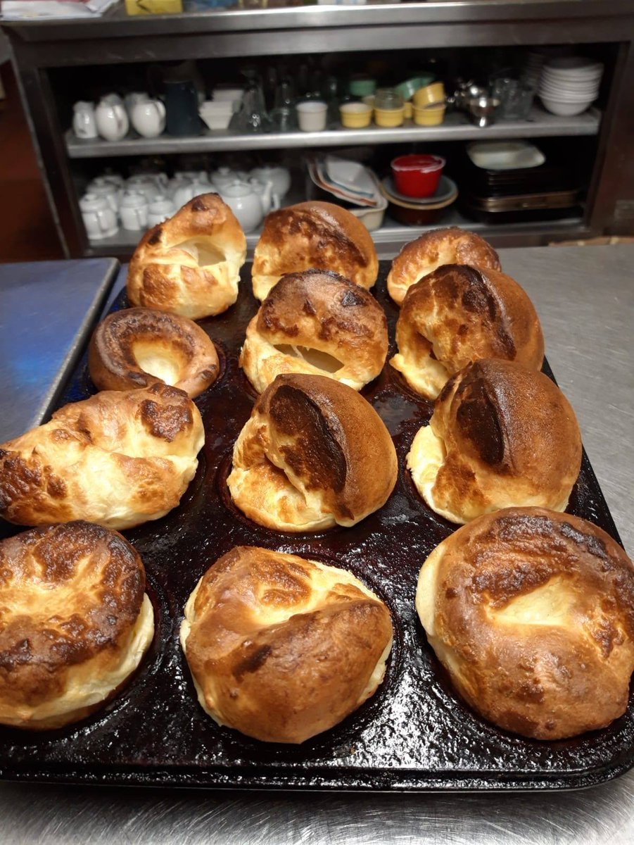 Trout Inn Lechlade tweet media