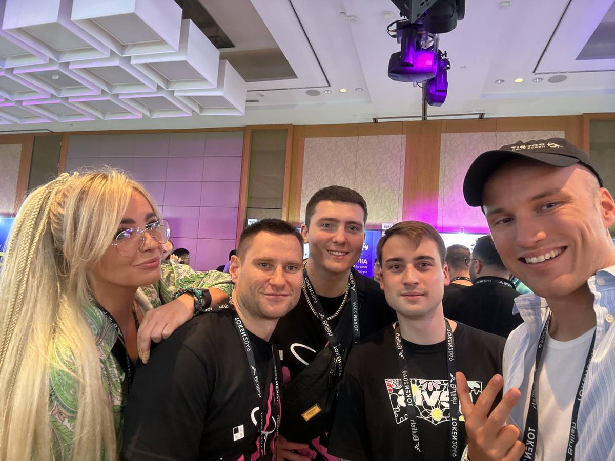 1ex_com's tweet photo. So nice to meet @AlexAndryunin &amp; @gotbit_io!

#Token2049 https://t.co/g1fGpJXNRs
