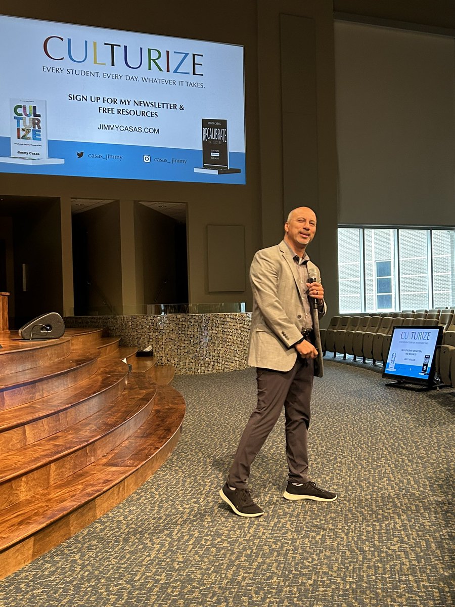 LeslieCRichard2's tweet photo. I want to be a champion for students!! Love @casas_jimmy! #JustDontQuit @JEFCOED @Jefcoed6_12 @JefcoedK_5 https://t.co/TDmANimCy0