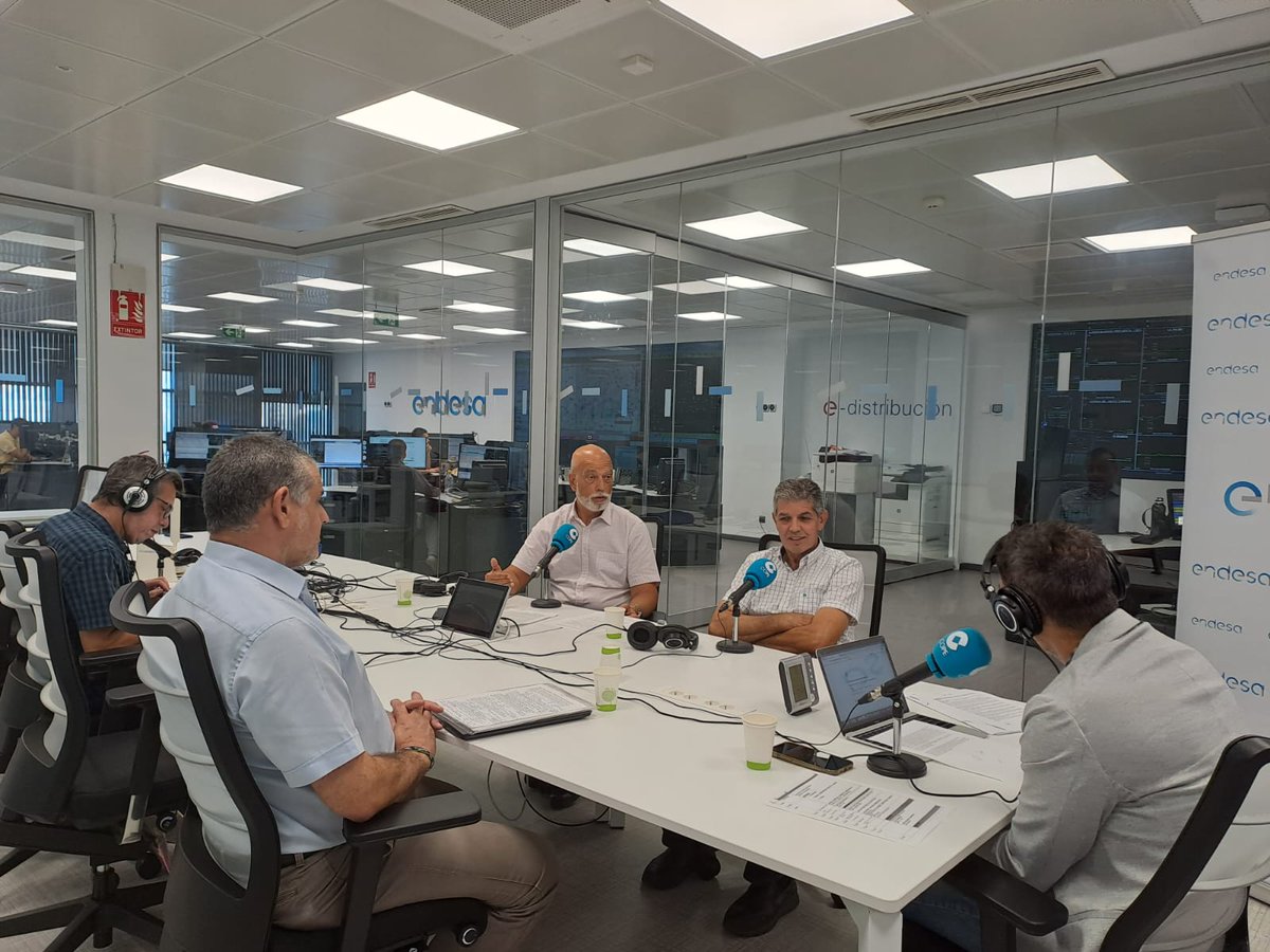 Abrimos por primera vez las puertas de nuestro Centro de Control de Canarias para todos los oyentes de <a href="/COPEGranCanaria/">COPE Gran Canaria</a> en un programa en directo.

Este el centro de control más moderno de España. Desde aquí se controlan 26.000 kilómetros de las redes eléctricas de Canarias.