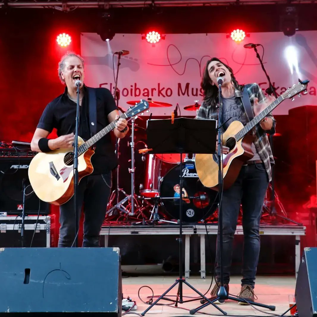 Bikustik (Patxi ta biok), bihar Eibarko <a href="/eibarugbytaldea/">Eibar Rugby Taldea</a> -ren Garagardo azokan. 23:00.