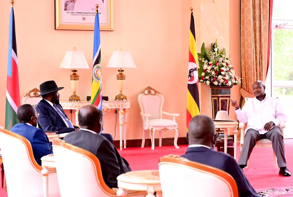 KagutaMuseveni's tweet photo. I welcomed His Excellency Salva Kiir, President of South Sudan to State House Entebbe, this afternoon. Our discussions centred on common interests between our two nations, particularly border security, the conflict in the Sudan and other important regional issues. https://t.co/zeUah3ScYX