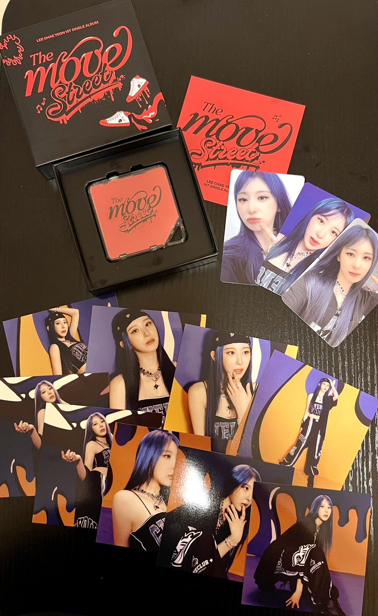 shary_soasti's tweet photo. Finally my order arrived 💕🫠 obsessed 🫠 #TheMoveStreet #LeeChaeyeon https://t.co/LrWd65xaxj