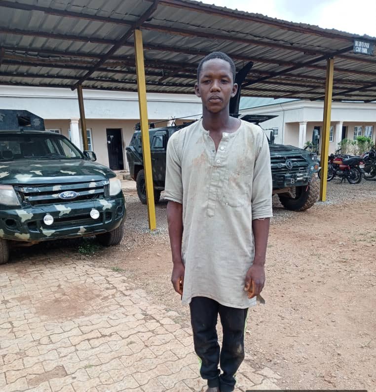HQNigerianArmy's tweet photo. UPDATE ON THE GRUESOME MURDER OF MRS DORATHY JONATHAN IN SOUTHERN KADUNA

Following the arrest of Lot Dauda who confessed to have murdered Mrs Dorathy Jonathan at Afana village in Zango Kataf Local Government Area of Kaduna State, troops of Operation SAFE HAVEN (OPSH) have arrested the second murder suspect Abubakar Mato mentioned in the confessional statement obtained from Lot Dauda earlier captured by troops. 

As part of the commitment of Operation SAFE HAVEN to secure communities in its Area of Responsibility, troops of OPSH also thwarted an attempt to kidnap Bishop Paul Zamani of Anglican Diocese at Sambak Gida village in Jaba LGA of Kaduna Sate. Troops swiftly mobilised to the scene after receiving a distress call and exchanged fire with the kidnappers who fled with gunshot wounds. 

The Commander Operation SAFE HAVEN, Major General AE Abubakar has thanked the general public for providing credible information leading to the arrest of the suspects and foiling the kidnap attempt. He assured the public that the suspects would be expeditiously charged to court once investigations are concluded.