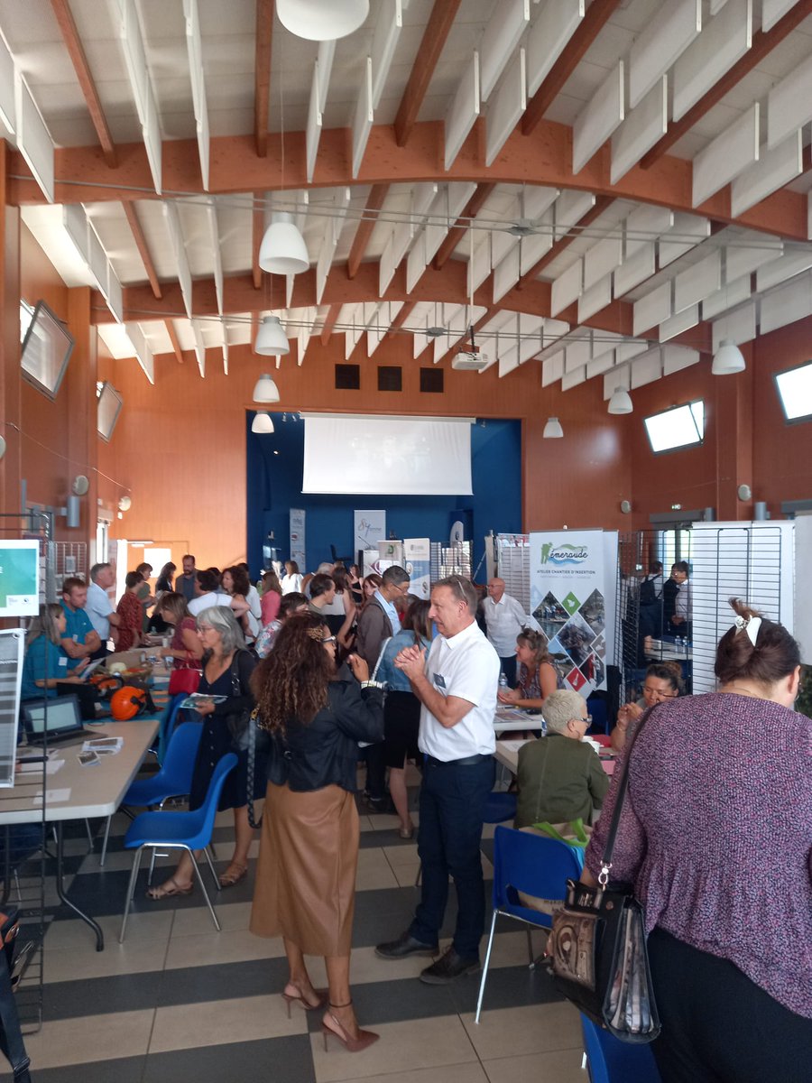 DutreixSeverine's tweet photo. Les agents #PôleEnploi, acteurs de l'insertion professionnelle sont historiquement partenaires des #IAE. Ils étaient présents et co-organisateurs du #forum #prescripteurs de ce jour.
#AvecPôleEmploi https://t.co/GSIsEX420c