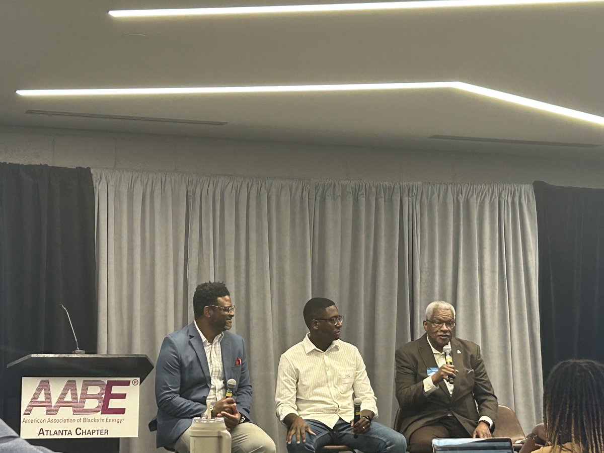 fannzpam's tweet photo. @aabeatlanta event for small business support. What great nuggets of information and networking! https://t.co/Wk7NMQ5NQ3