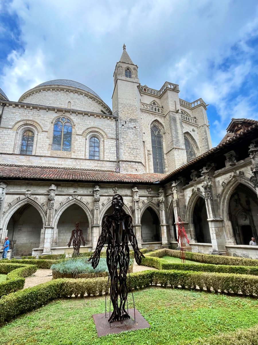 joukesp's tweet photo. #OffToFrance #Cathedral #Cahors #Abbey
Last visit too to the Cathedral of Cahors w it’s restful abbey grounds & medicinal garden.
An oasis of calm in the busy city.
3/3 https://t.co/6FxDnTtFE0