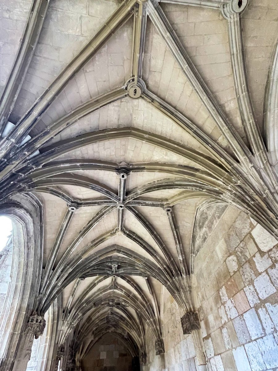 joukesp's tweet photo. #OffToFrance #Cathedral #Cahors #Abbey
Last visit too to the Cathedral of Cahors w it’s restful abbey grounds & medicinal garden.
An oasis of calm in the busy city.
3/3 https://t.co/6FxDnTtFE0