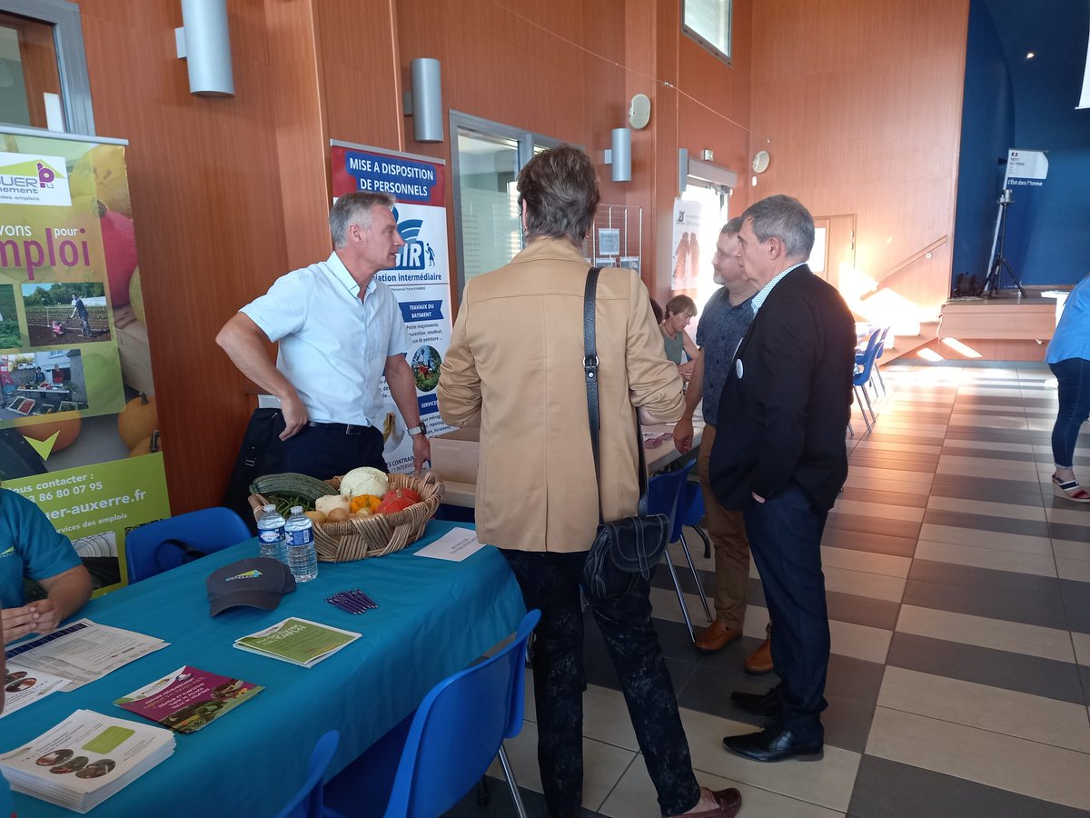 Les agents #PôleEnploi, acteurs de l'insertion professionnelle sont historiquement partenaires des #IAE. Ils étaient présents et co-organisateurs du #forum #prescripteurs de ce jour.
#AvecPôleEmploi