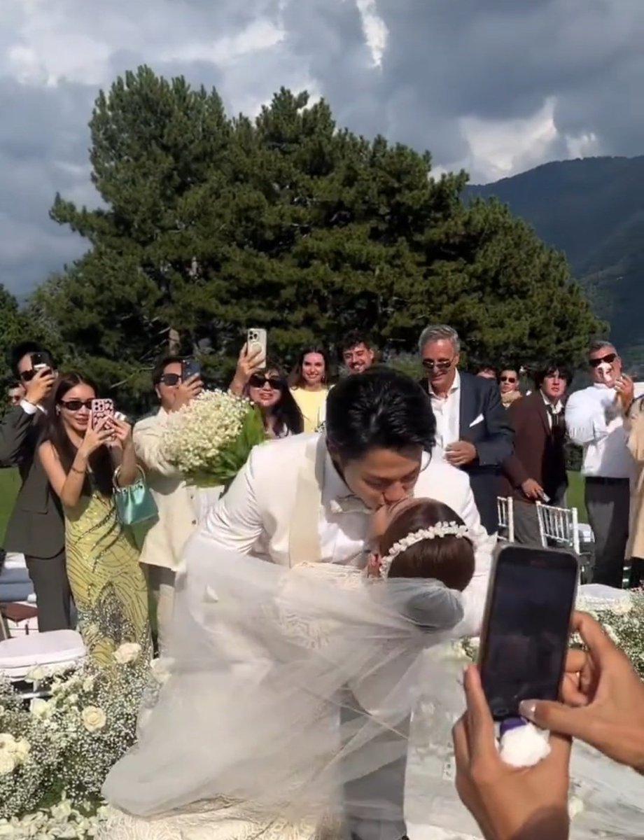 my story✨ tweet media