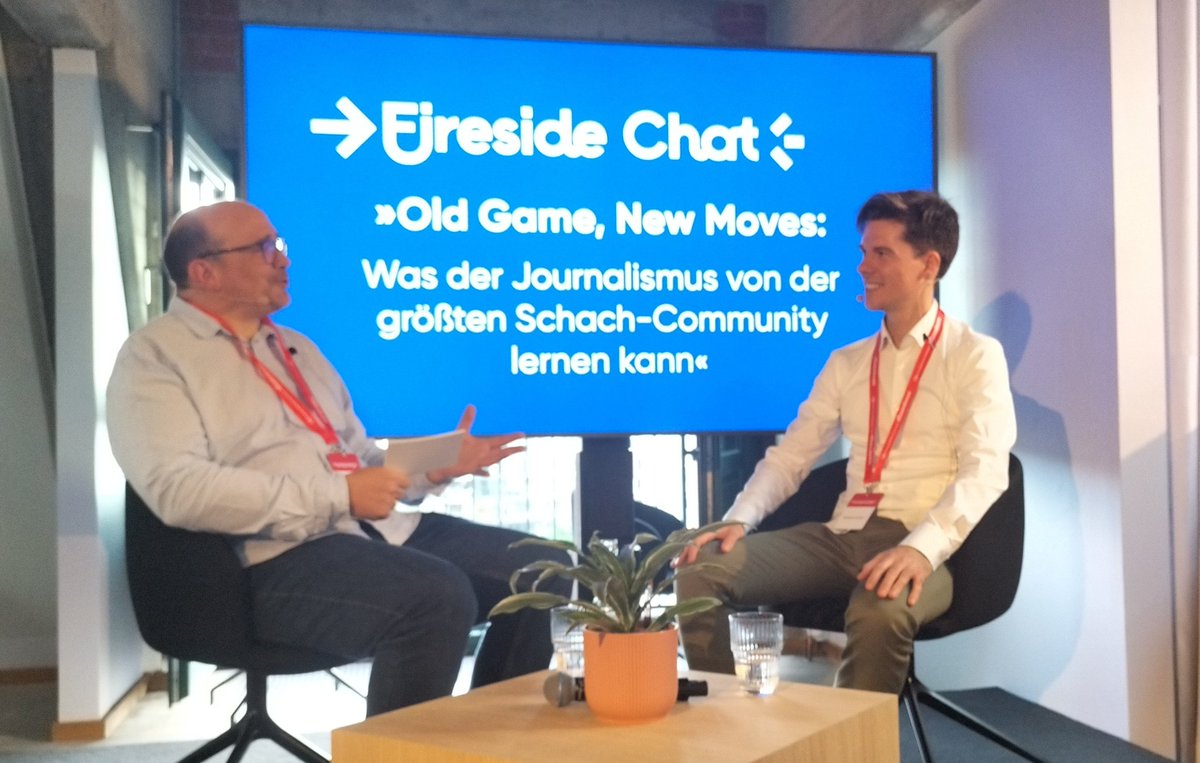 Nach dem Austausch in den Themenräumen sprechen nun <a href="/herr_eisenbrand/">Roland Eisenbrand</a> (<a href="/officially_omr/">OMR</a>) und Sebastian Kuhnert (<a href="/chesscom/">Chess.com</a>) darüber, was der Journalismus vom Gaming lernen kann.

Kuhnert: "Viele Medien, die heute hier vertreten sind, könnten viel mehr mit ihrer Community machen."