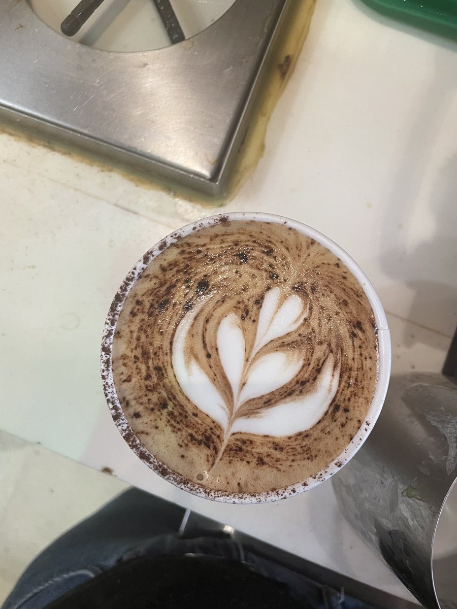 nootloops_'s tweet photo. recent latte art 👾 can u tell the tulip is my favorite to do https://t.co/sVnYl847TF