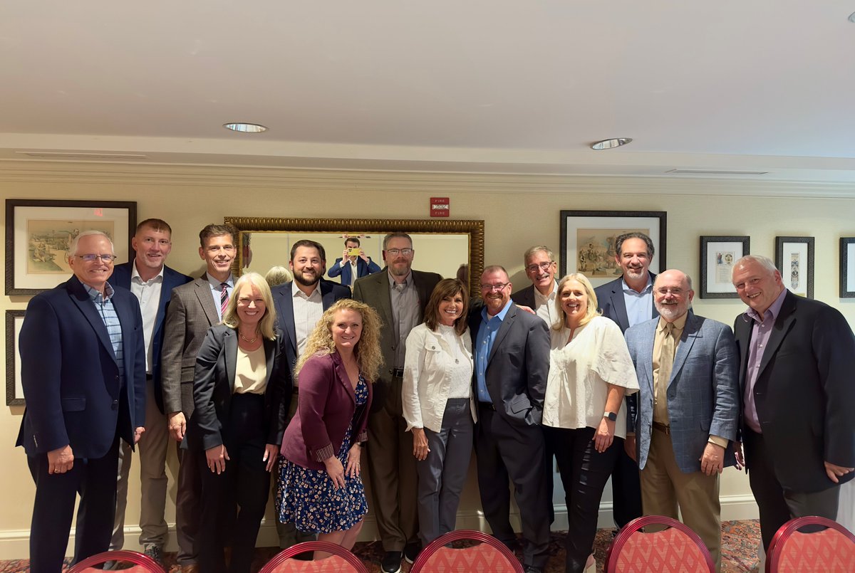 Our very own Mark Ey met with Representative Harshbarger, one of only two pharmacists in congress, as part of the NCPA Regional Chain Advisory Group
last night, discussing upcoming legislation before the house. True PBM reform are looking more hopeful than in past years #NCPA