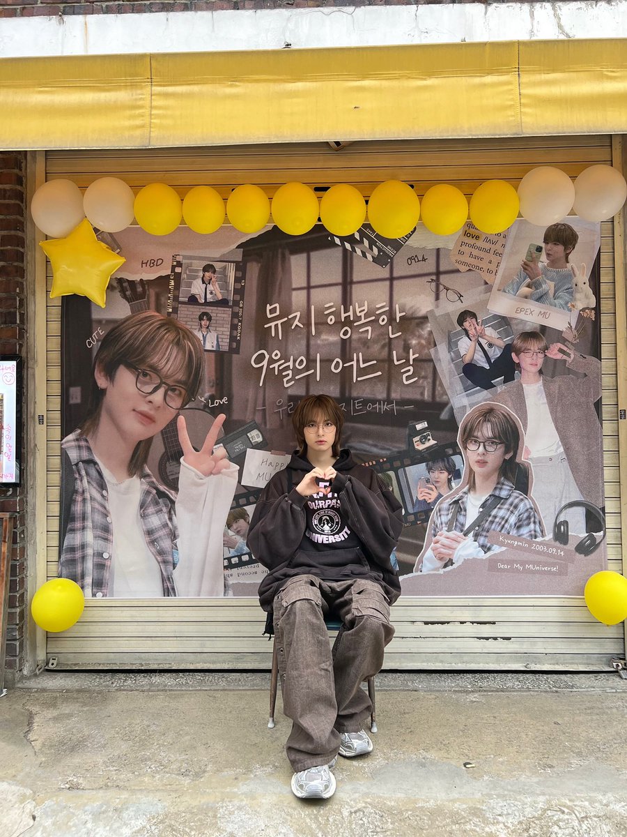 by_EPEX's tweet photo. [#뮤]

뮤르뮤르 왔어여🐼 제니스!!! 아직 많이 부족한 저를 많이 예뻐해주시고 칭찬해 주셔서 감사해요😭  항상 제니스 덕분에 너무 힘을 받고 추진력을 얻는거 같아요💪🏻 내가 제니스 행복하게 해줄게요 !!! 생일 축하해주셔서 감사해요 ❤

#EPEX #이펙스 #MU #뮤
#AlwaysBeWithMU
#아티스트로_태어난_뮤