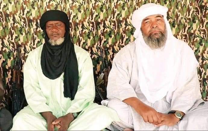 KalilouSY4's tweet photo. CMA +JNIM Égal Terroristes,  le médias terroristes RFI-LAZAWAD Ont été pièges depuis plusieurs années, Malienne ont été endoute de ce Groupe terroristes internationale qui voulais Nous faire croire qu'il sont pour l'accord,hors que ce gens là sont d'autres Objectifs,la ce claire https://t.co/J1ypME0Lu9