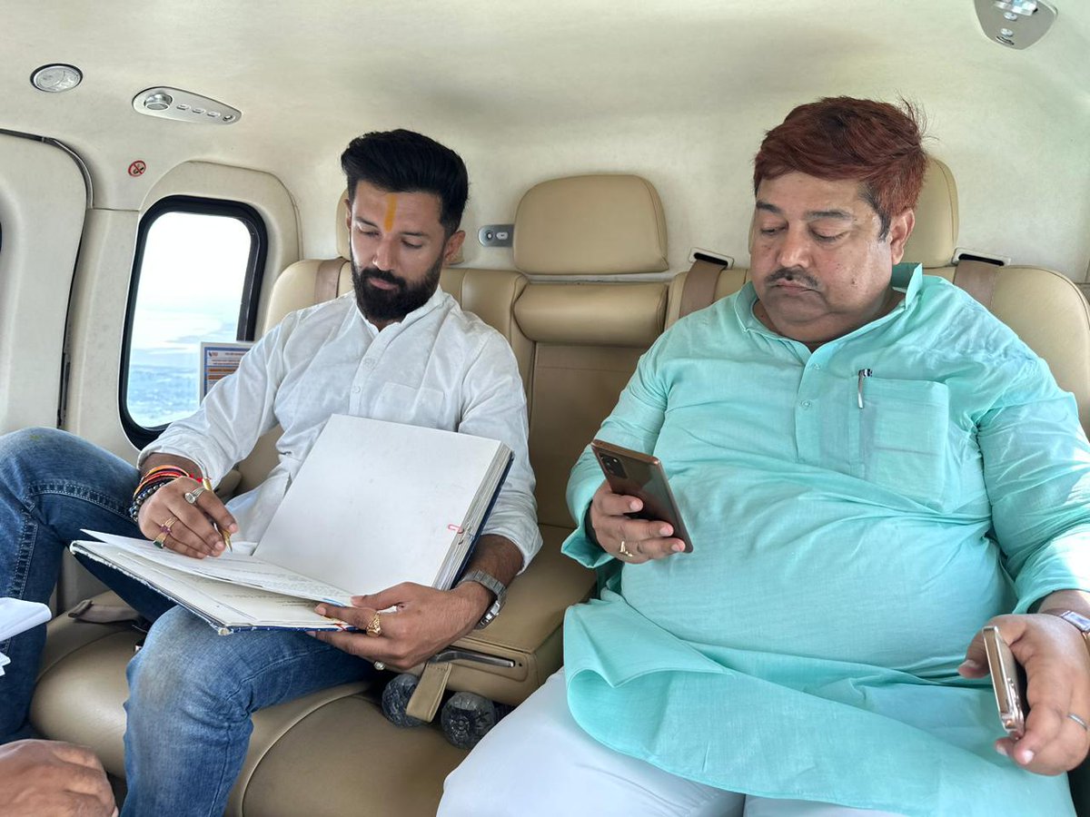 LJP4India's tweet photo. पटना से मोतिहारी जाने के क्रम में जनता के कार्यों का निष्पादन। https://t.co/gUKr9youlY