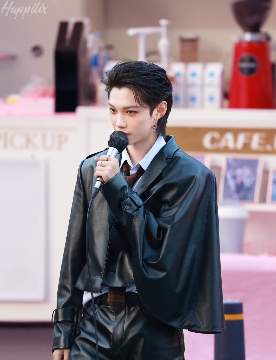 Happilix0915's tweet photo. 221022

I like you But only like you🩵

 MAIN CHARACTER FELIX DAY

#FelixMakingItIconicAt23
#내_행복의_모양은_용복이야
#HappyFelixDay https://t.co/wyRcDMM5Ja