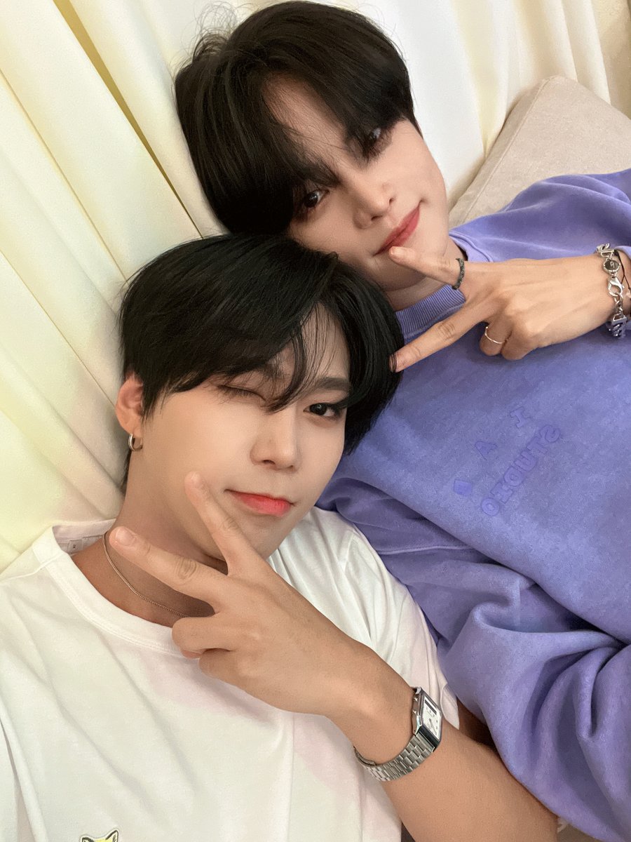 BAE173_member's tweet photo. [#준서]

🧡🖤

#BAE173 #비에이이173
#JUNSEO https://t.co/6yTpDlEHIJ