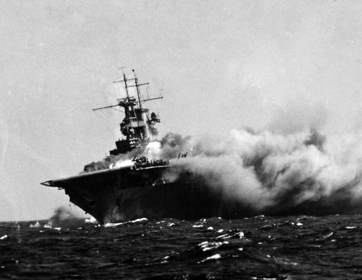 81 years ago today in 1942, the carrier USS Wasp (CV-7) burning and listing after being torpedoed by Japanese submarine I-19 in the South Pacific. ⚓️