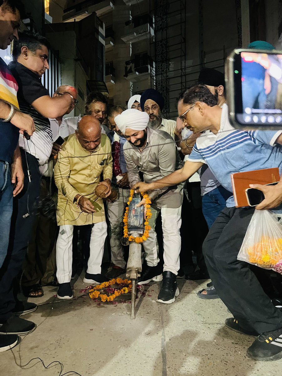 JarnailSinghAAP's tweet image. तिलक नगर में हर दिन हो रही है उद्घाटनों की बौछार 🔥🔥🔥
आज मीनाक्षी गार्डन में सीवर की नई लाइनों और नई सड़कों 🛣️🛣️ के निर्माण कार्य का शुभारंभ कर क्षेत्रवासियों के साथ खुशियाँ बांटी..
#development #aapkisarkar #MSPY #Development #MLAJarnailSingh
@ArvindKejriwal…