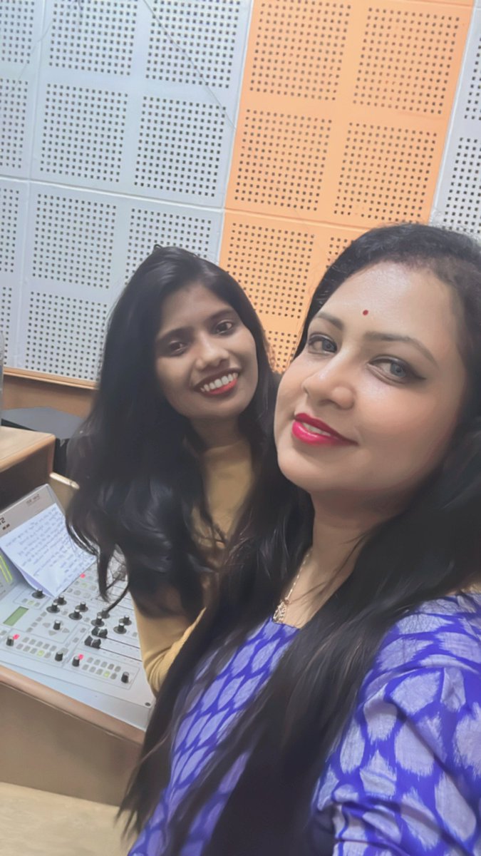 sohinimishra6's tweet image. &quot;🎙️ Had a delightful evening chatting with RJ Puja for RadioChocolate Dhoom Mitha🍫 Tune in for some sweet insights and great vibes. Stay tuned for the interview! 📻🔊 #RadioChocolate #InterviewTime #EveningTalks&quot;